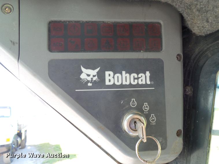image for item L5701 2004 Bobcat S185 skid steer