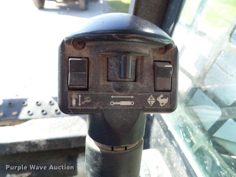 image for item L5701 2004 Bobcat S185 skid steer