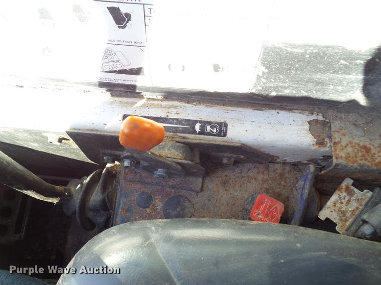 image for item L5701 2004 Bobcat S185 skid steer