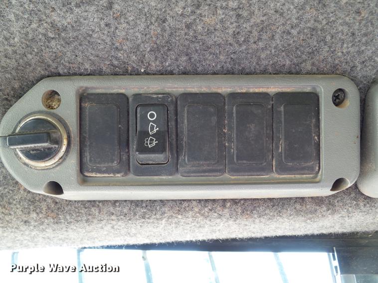 image for item L5701 2004 Bobcat S185 skid steer