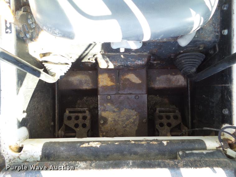 image for item L5701 2004 Bobcat S185 skid steer