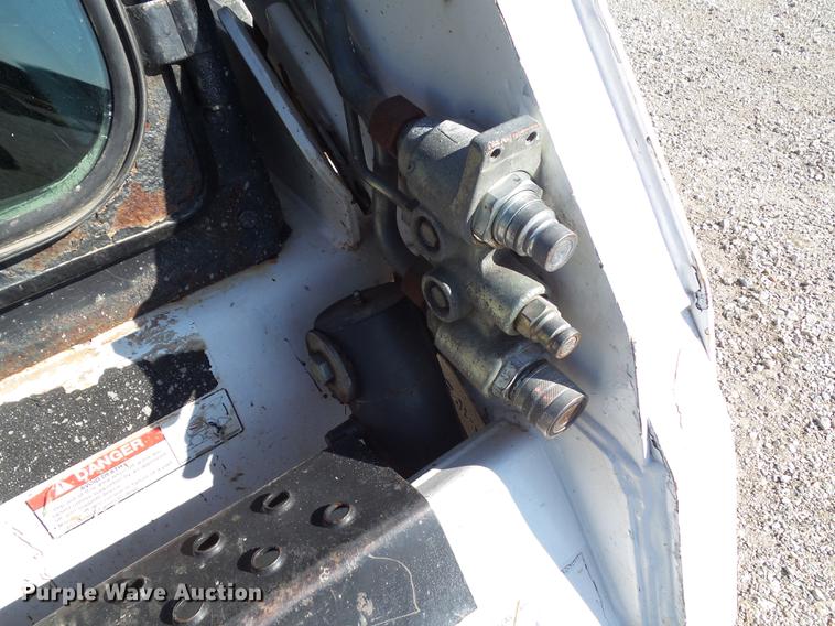 image for item L5701 2004 Bobcat S185 skid steer