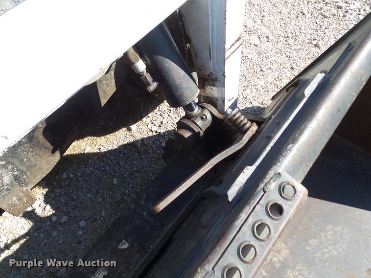 image for item L5701 2004 Bobcat S185 skid steer
