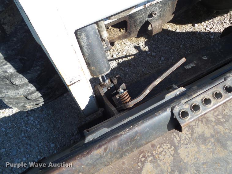 image for item L5701 2004 Bobcat S185 skid steer