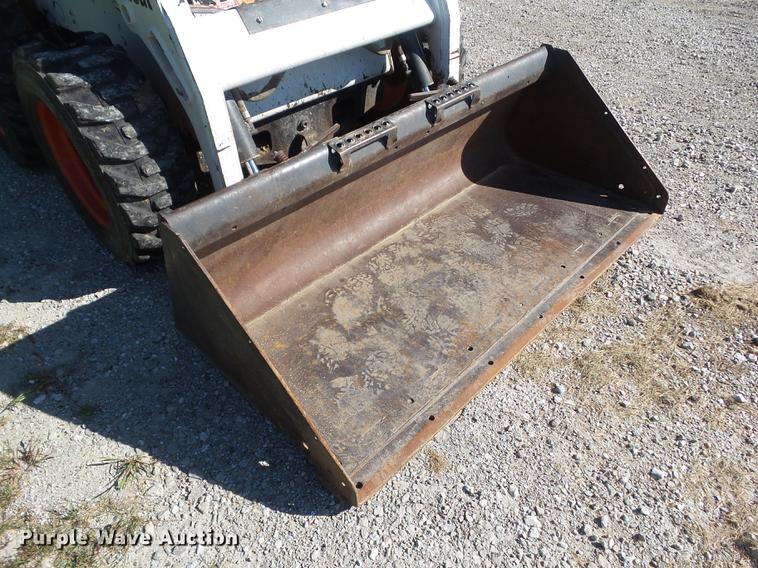 image for item L5701 2004 Bobcat S185 skid steer