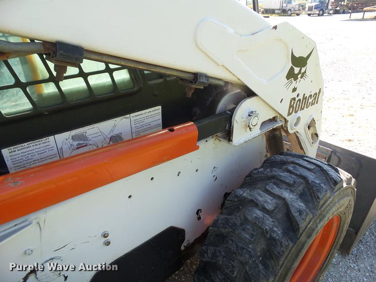 image for item L5701 2004 Bobcat S185 skid steer