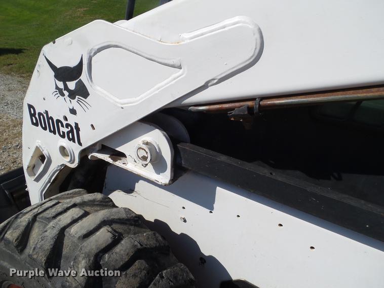 image for item L5701 2004 Bobcat S185 skid steer