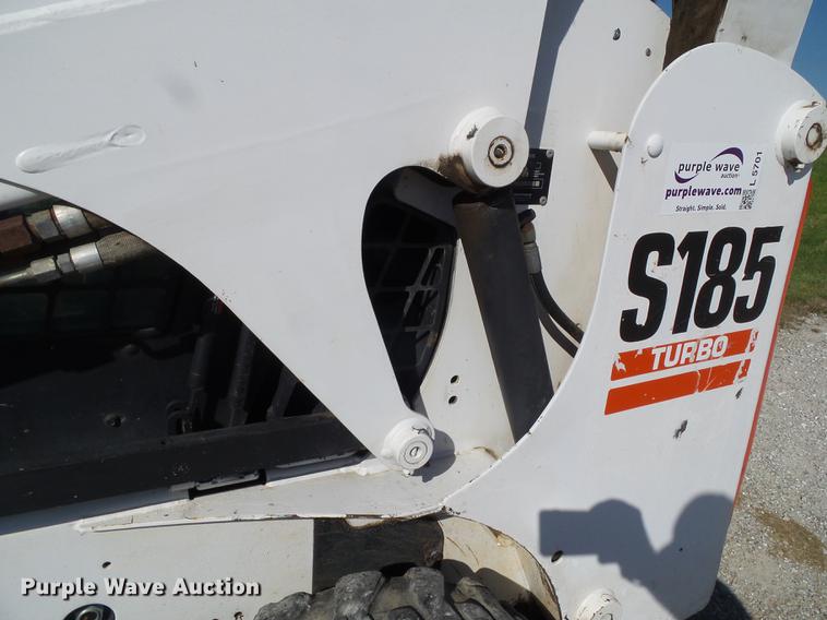 image for item L5701 2004 Bobcat S185 skid steer