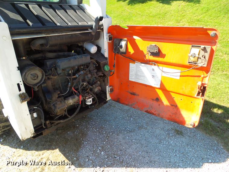 image for item L5701 2004 Bobcat S185 skid steer
