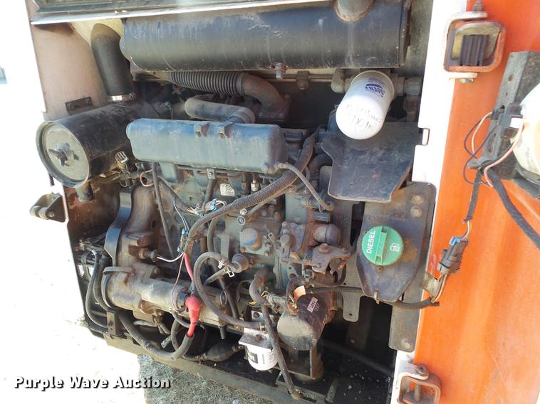 image for item L5701 2004 Bobcat S185 skid steer