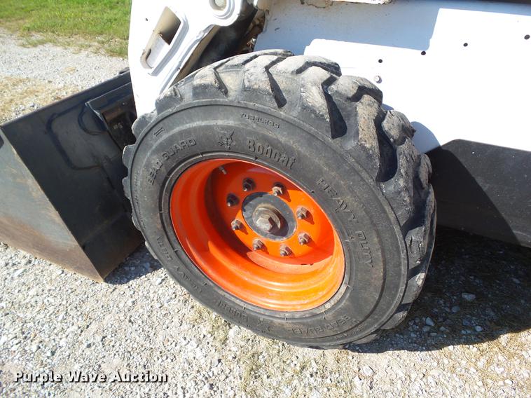 image for item L5701 2004 Bobcat S185 skid steer