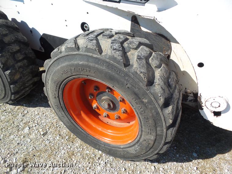 image for item L5701 2004 Bobcat S185 skid steer