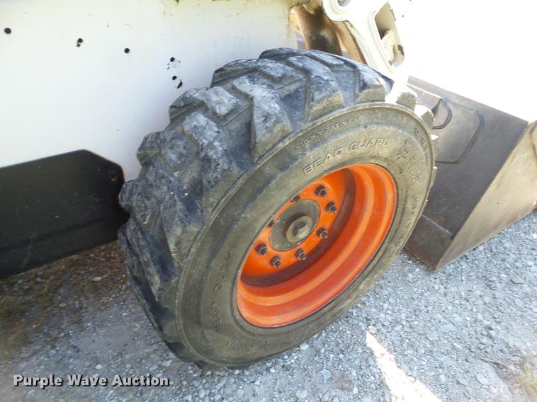 image for item L5701 2004 Bobcat S185 skid steer