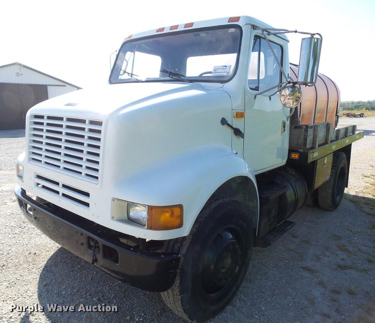 image for item L5702 1990 International 7100 flatbed truck with water tank