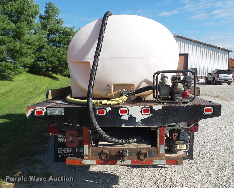 image for item L5702 1990 International 7100 flatbed truck with water tank