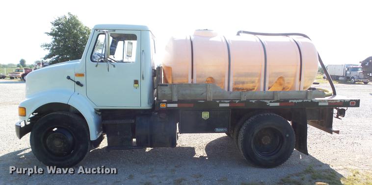 image for item L5702 1990 International 7100 flatbed truck with water tank
