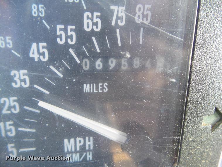 image for item L5702 1990 International 7100 flatbed truck with water tank