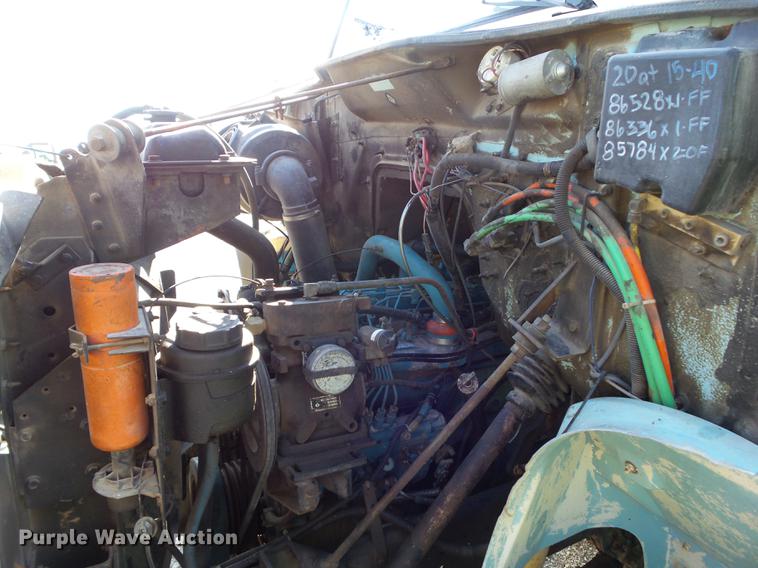 image for item L5702 1990 International 7100 flatbed truck with water tank