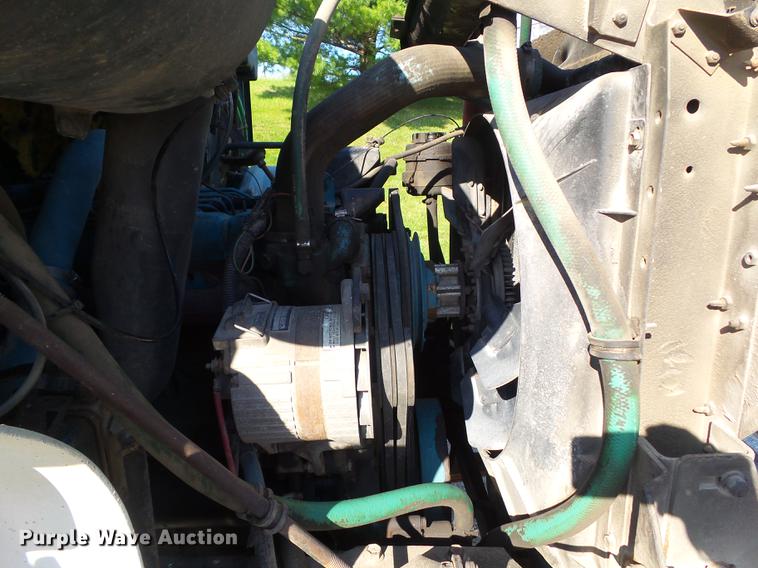 image for item L5702 1990 International 7100 flatbed truck with water tank