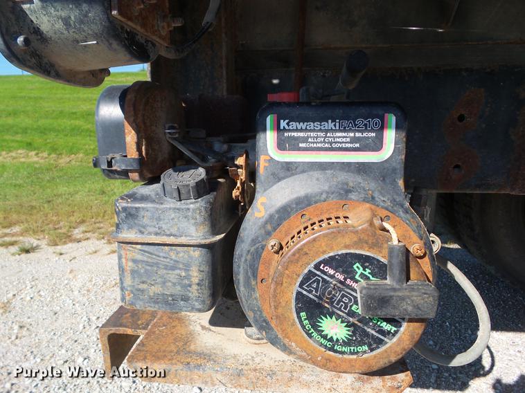 image for item L5702 1990 International 7100 flatbed truck with water tank