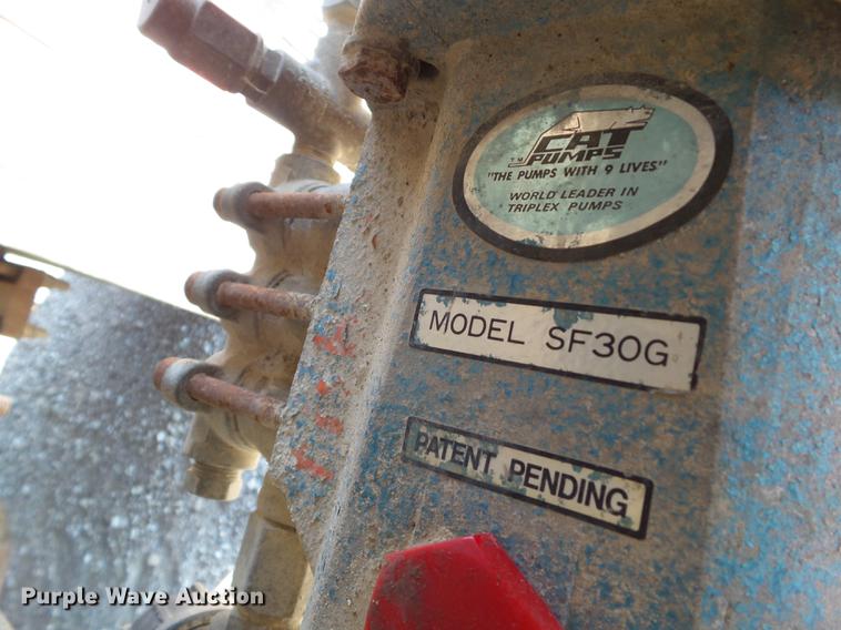 image for item L5702 1990 International 7100 flatbed truck with water tank