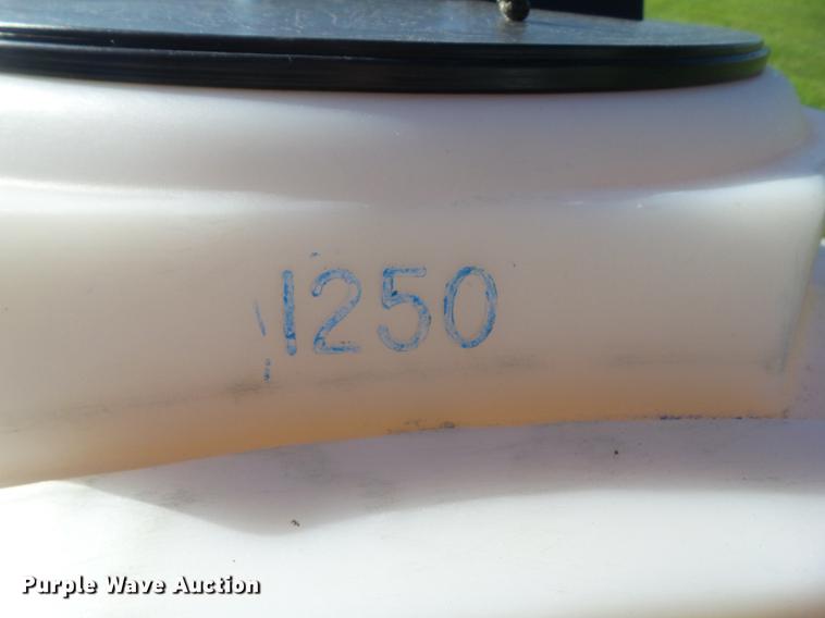 image for item L5702 1990 International 7100 flatbed truck with water tank