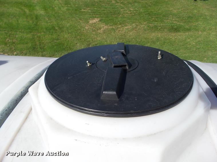 image for item L5702 1990 International 7100 flatbed truck with water tank