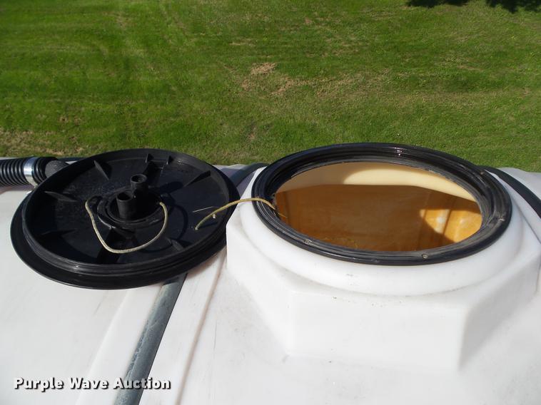 image for item L5702 1990 International 7100 flatbed truck with water tank