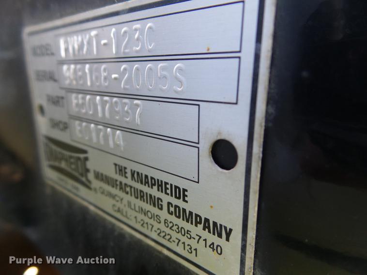 image for item L5702 1990 International 7100 flatbed truck with water tank