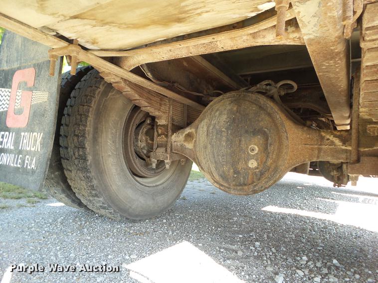 image for item L5702 1990 International 7100 flatbed truck with water tank