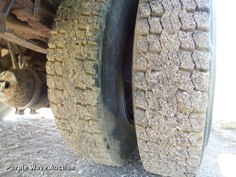 image for item L5702 1990 International 7100 flatbed truck with water tank