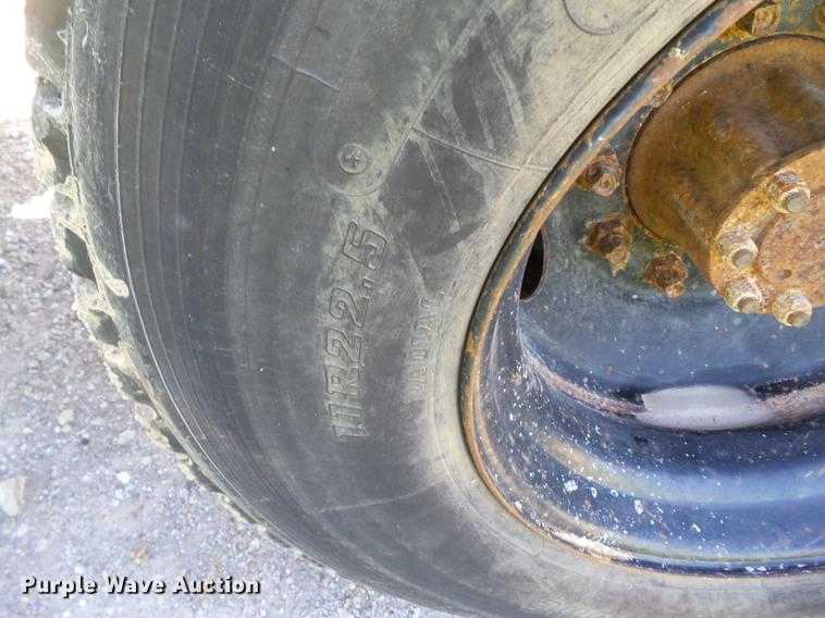 image for item L5702 1990 International 7100 flatbed truck with water tank