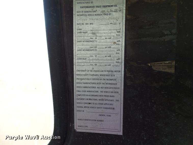 image for item L5702 1990 International 7100 flatbed truck with water tank