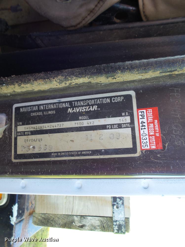 image for item L5702 1990 International 7100 flatbed truck with water tank