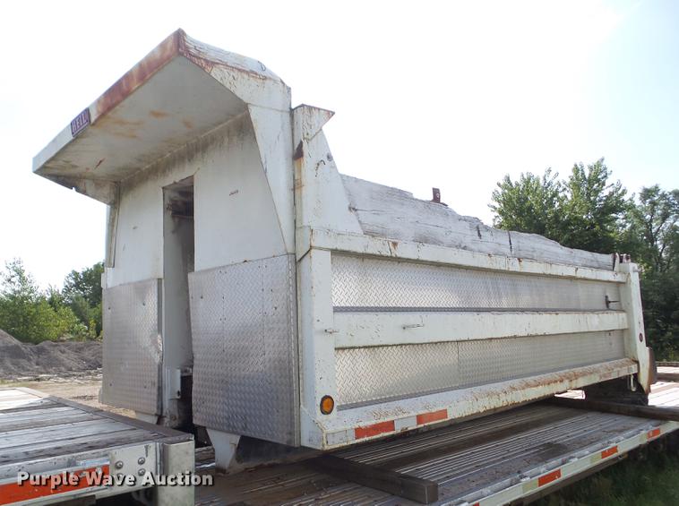 Heil steel dump bed in Centerville, IA Item L5705 sold Purple Wave