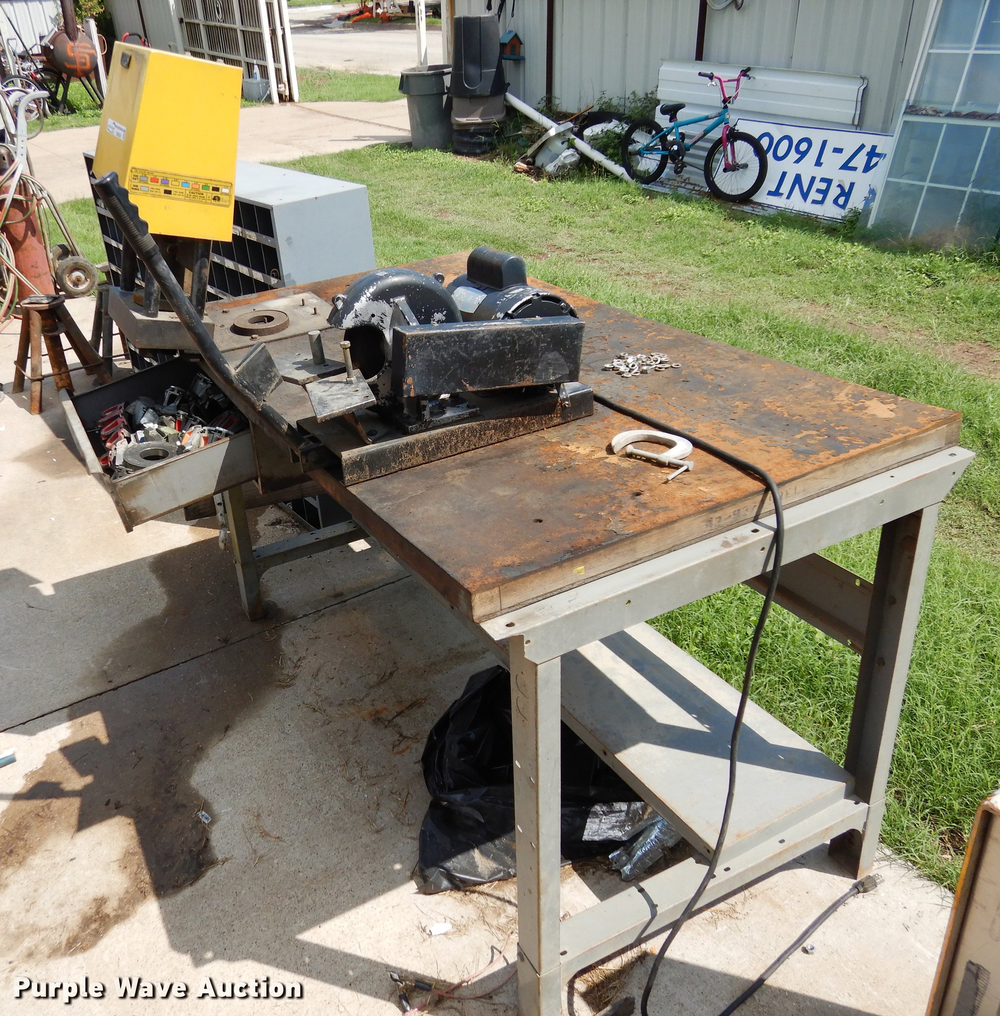 Hydraulic hose fabrication bench in Fort Worth, TX Item DK9856 sold Purple Wave