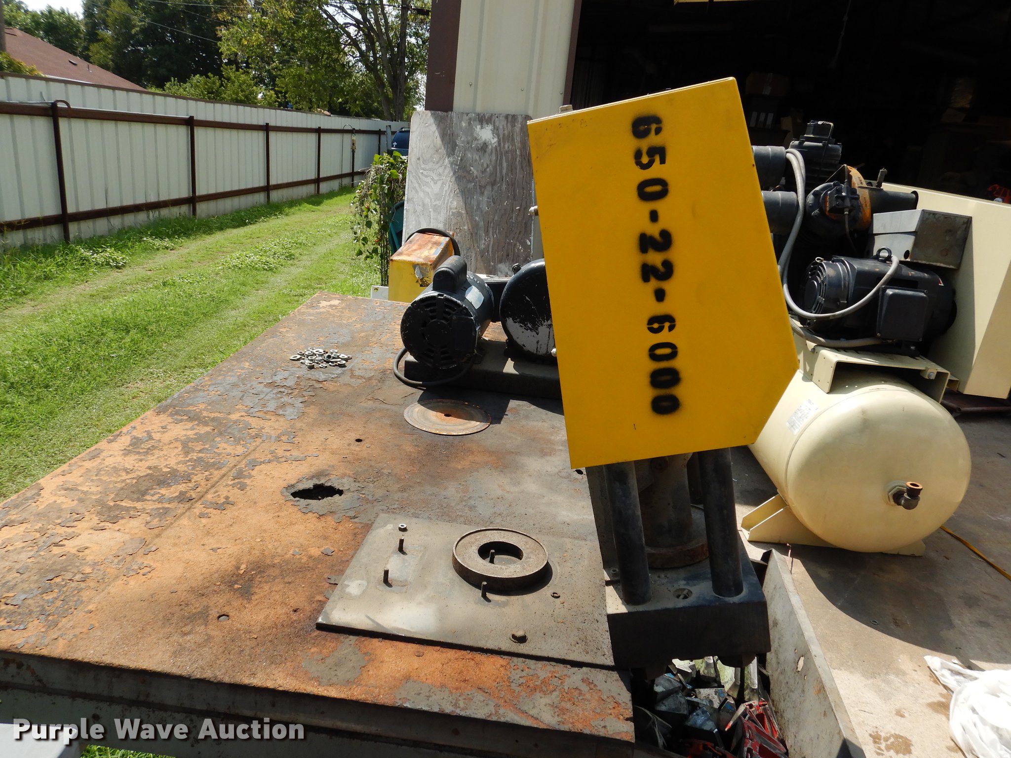 Hydraulic hose fabrication bench in Fort Worth, TX Item DK9856 sold Purple Wave
