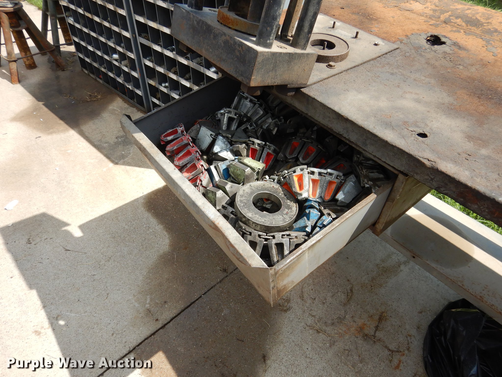 Hydraulic hose fabrication bench in Fort Worth, TX Item DK9856 sold Purple Wave