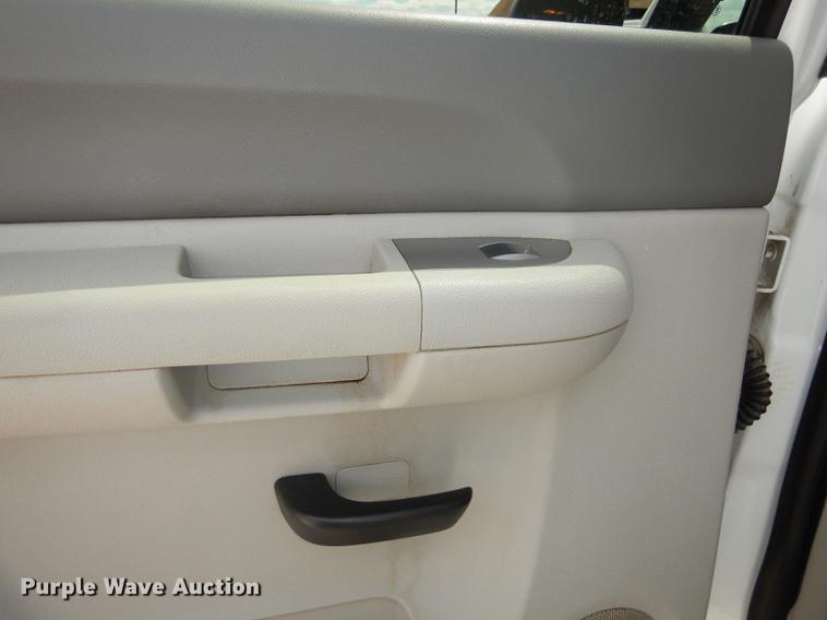 image for item DB8262 2012 Chevrolet Silverado 2500HD Crew Cab pickup truck