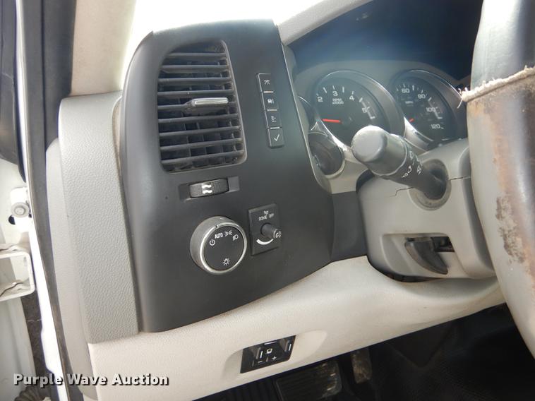 image for item DB8262 2012 Chevrolet Silverado 2500HD Crew Cab pickup truck