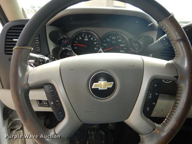 image for item DB8262 2012 Chevrolet Silverado 2500HD Crew Cab pickup truck