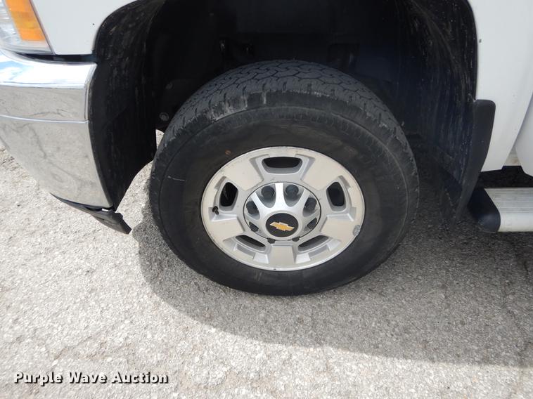 image for item DB8262 2012 Chevrolet Silverado 2500HD Crew Cab pickup truck