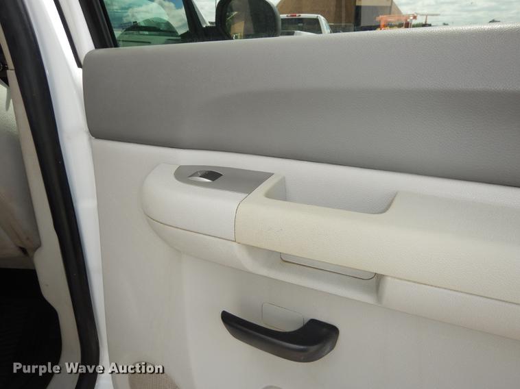 image for item DB8262 2012 Chevrolet Silverado 2500HD Crew Cab pickup truck