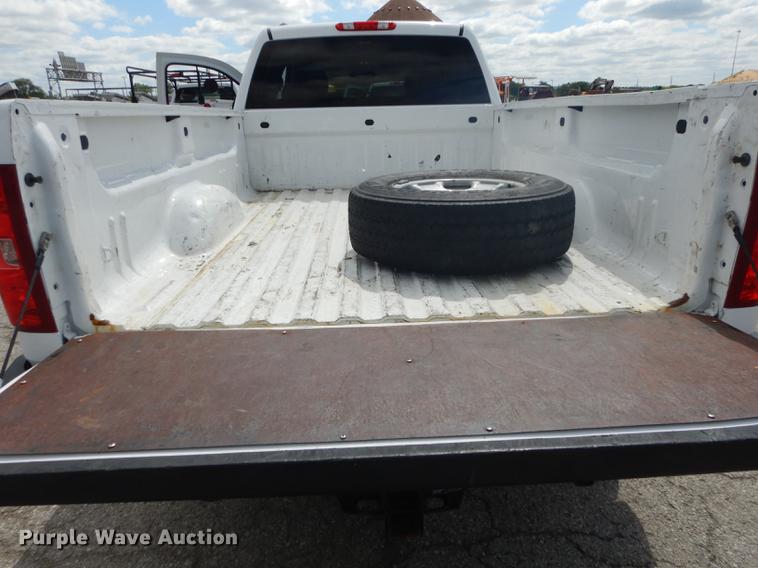 image for item DB8262 2012 Chevrolet Silverado 2500HD Crew Cab pickup truck