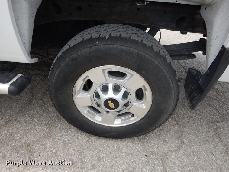 image for item DB8262 2012 Chevrolet Silverado 2500HD Crew Cab pickup truck