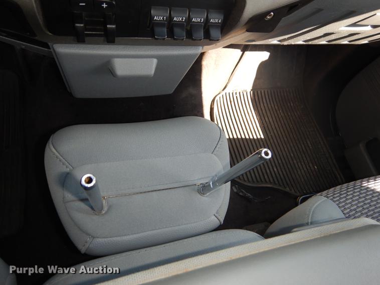 image for item DB8299 2011 Ford F250 Super Duty utility bed pickup truck