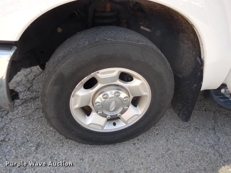 image for item DB8299 2011 Ford F250 Super Duty utility bed pickup truck