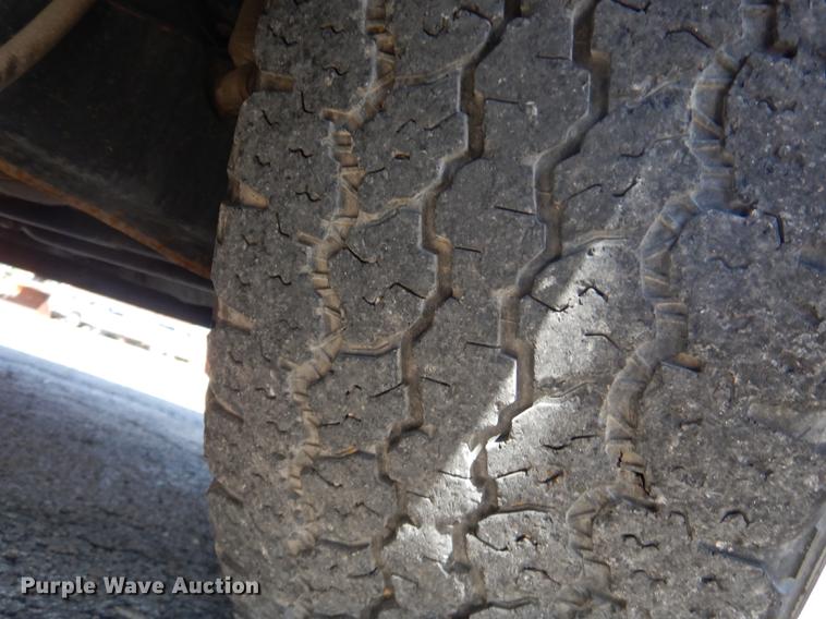 image for item DB8299 2011 Ford F250 Super Duty utility bed pickup truck