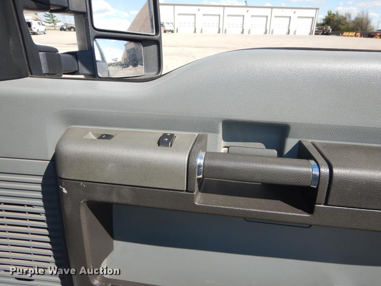 image for item DB8299 2011 Ford F250 Super Duty utility bed pickup truck