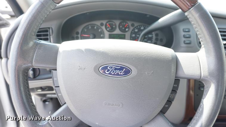 image for item DD6530 2005 Ford Taurus